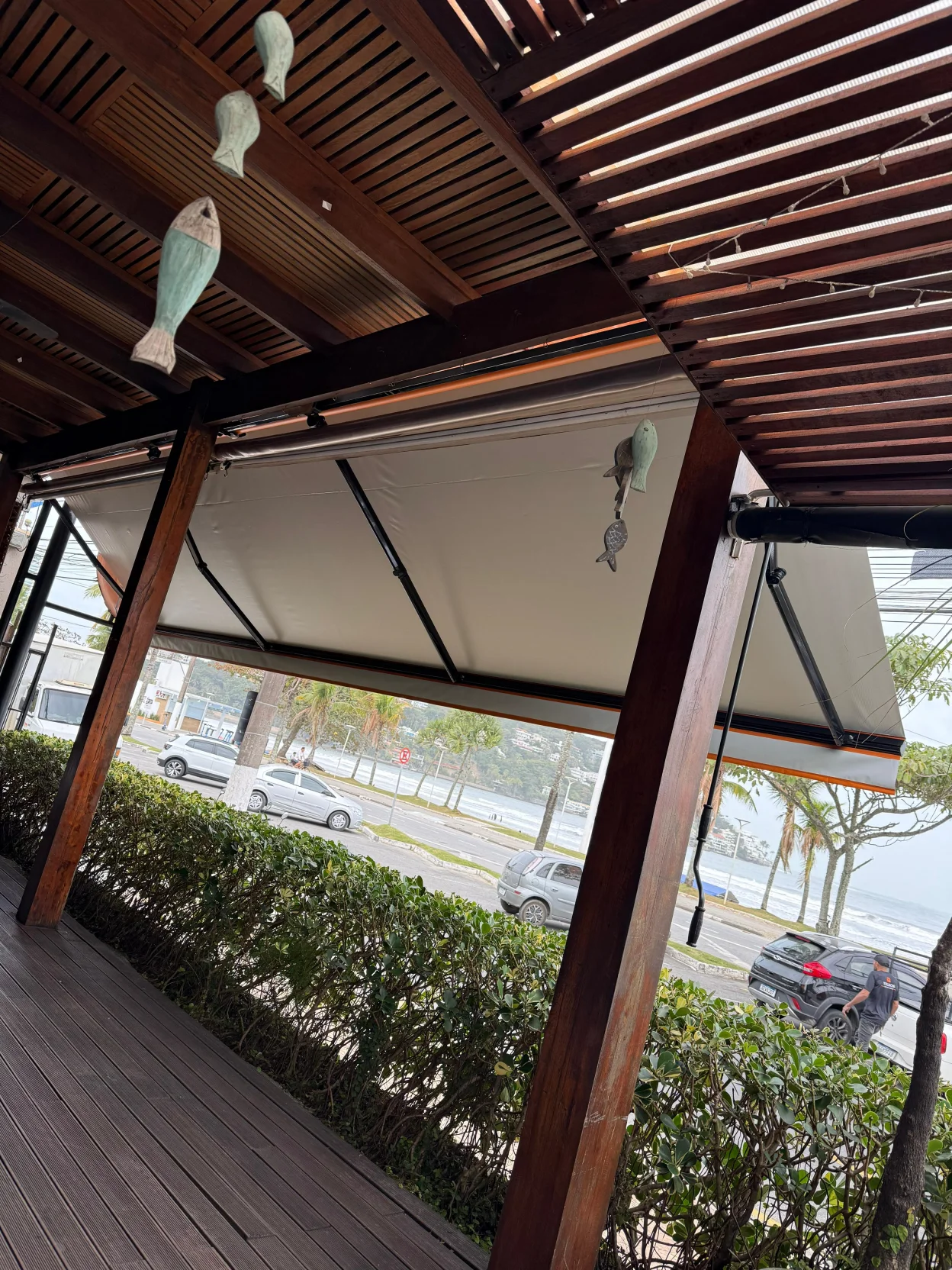 Toldo articulado para varanda gourmet e área de lazer