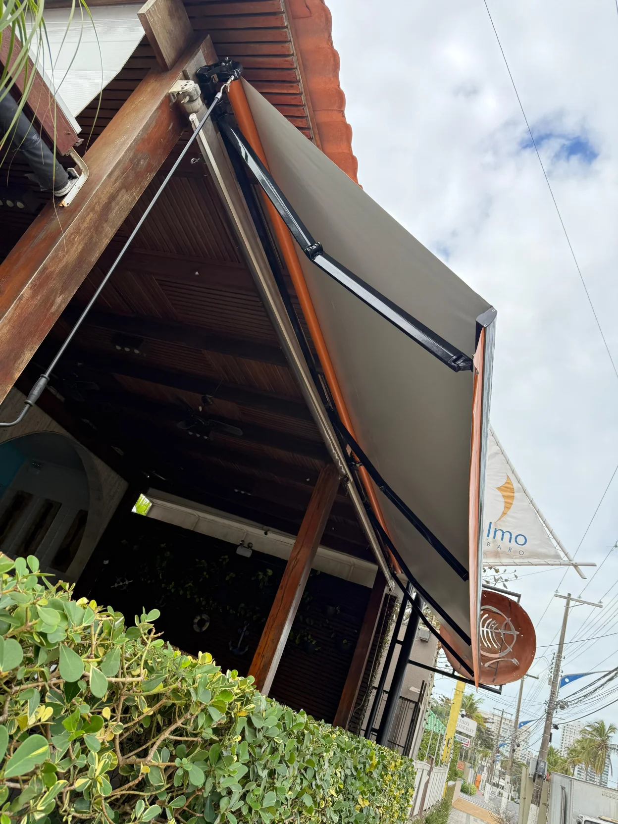 Toldo articulado moderno para varanda e comércio