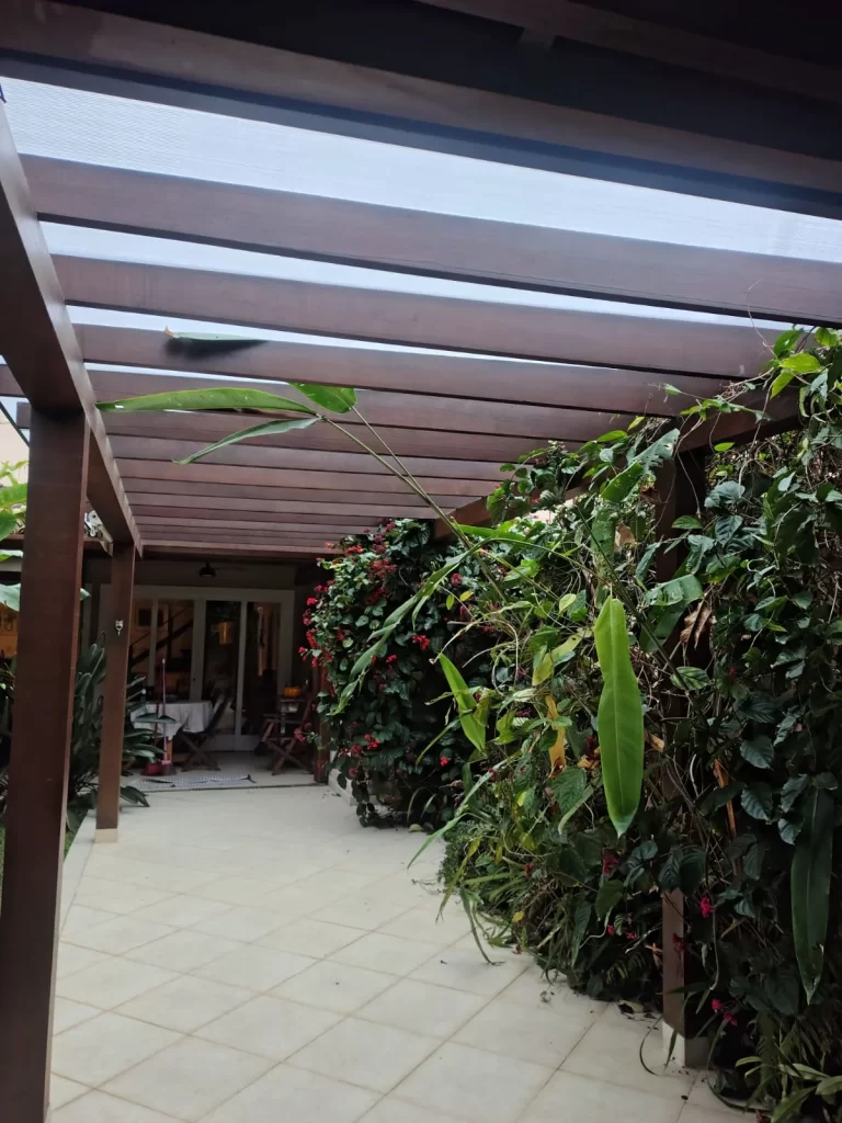 Cobertura de policarbonato em Guarujá para garagem e área externa