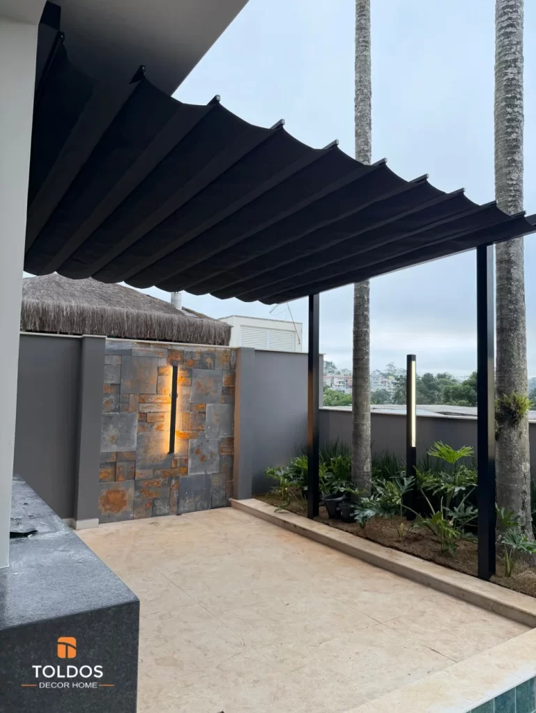 Cobertura-Pergola-retratil-motorizada-em-tecido-preto-2 São Sebastião