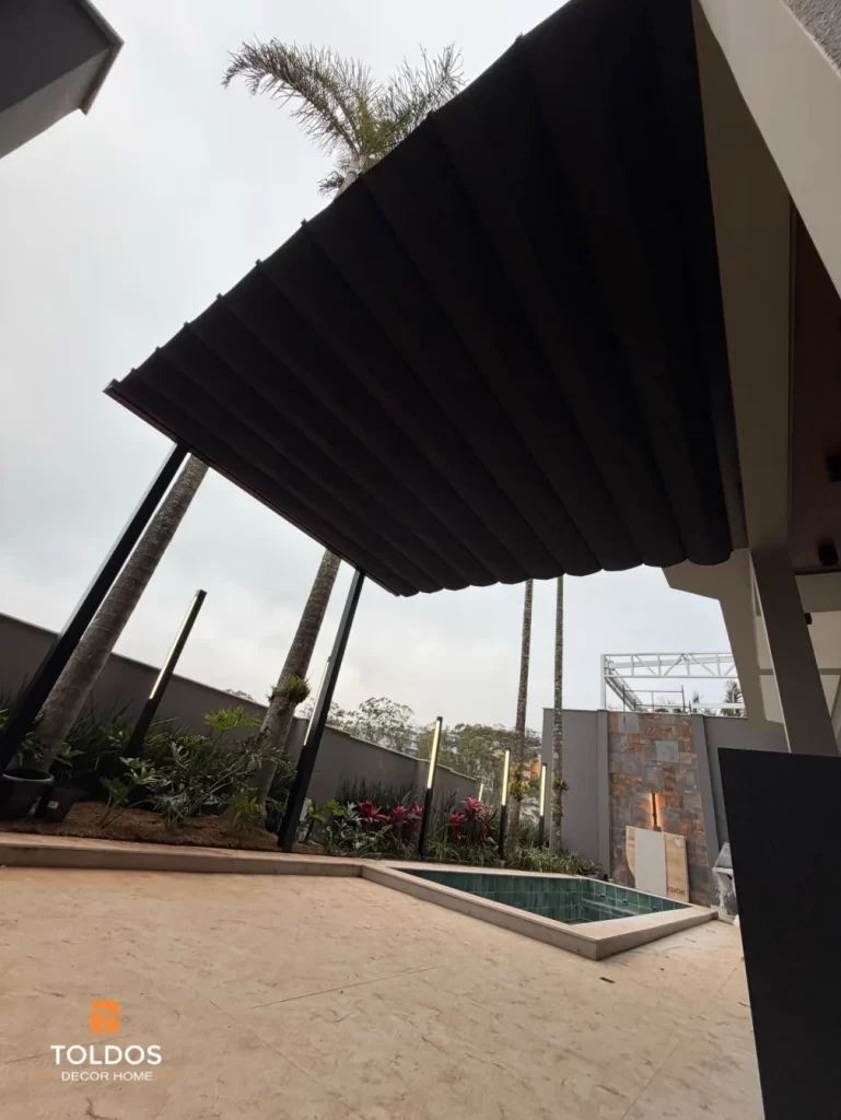 Cobertura Pérgola retrátil motorizada em tecido preto! (3) São Sebastião