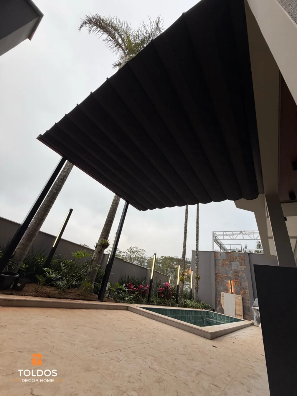 Cobertura Pérgola retrátil motorizada em tecido preto! (3) Cobertura Pérgola retrátil motorizada em tecido preto! (3) São Sebastião