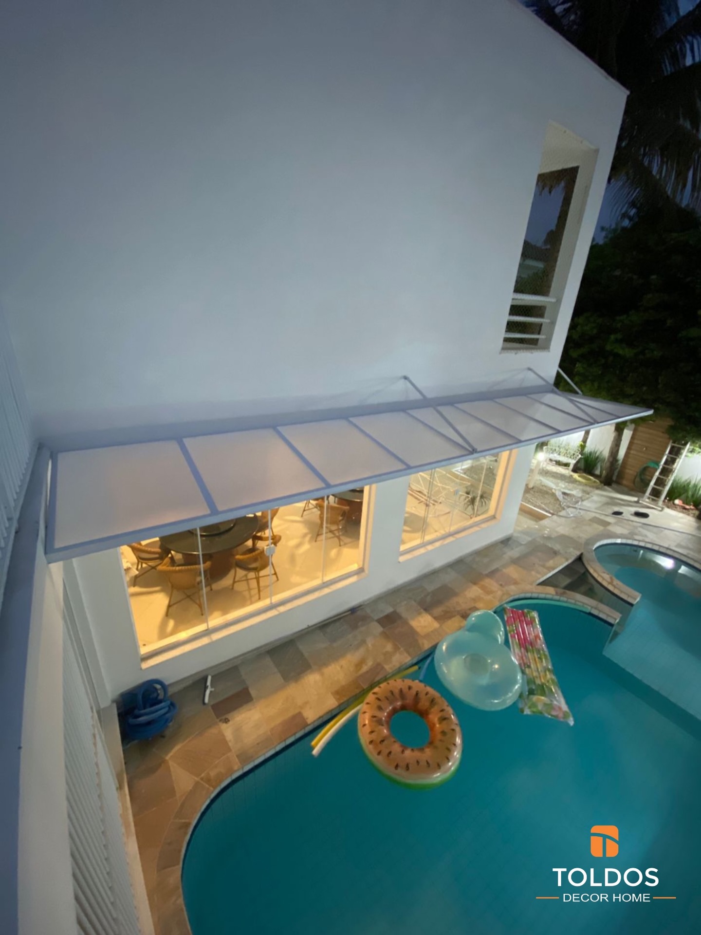 Lona crystal para fechamento de sacada residencial