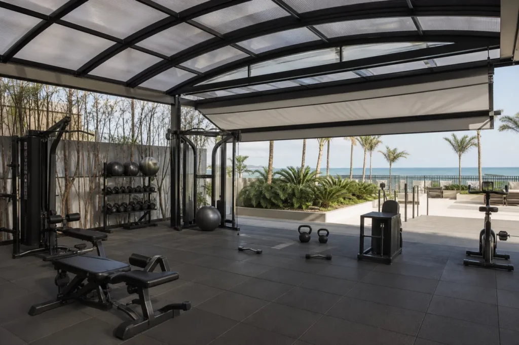 Cobertura para academia ao ar livre e espaço fitness em condomínio Cobertura para academia ao ar livre e espaço fitness em condomínio